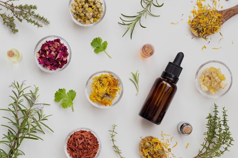 Best 10 Effective Essential Oils for Anxiety, Stress, and Panic